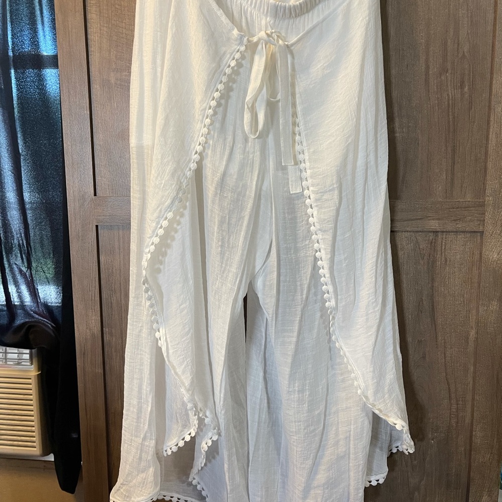 Beach pants with slit sides